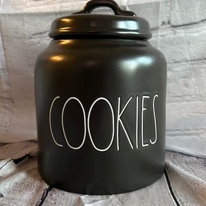 Rae Dunn black cookie jar! 🖤🖤